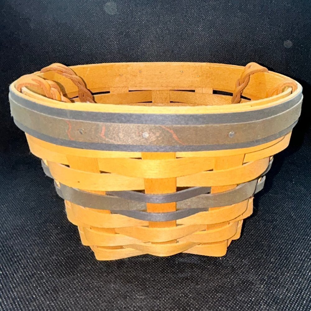 Longaberger Collector’s Club 1999 Renewal basket